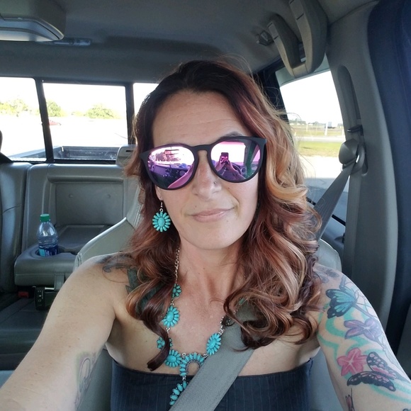 Meet your Posher, Gina - Picture 2 of 3